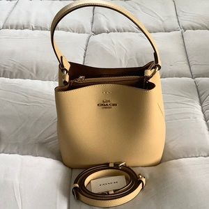 COACH SMALL BUCKET BAG